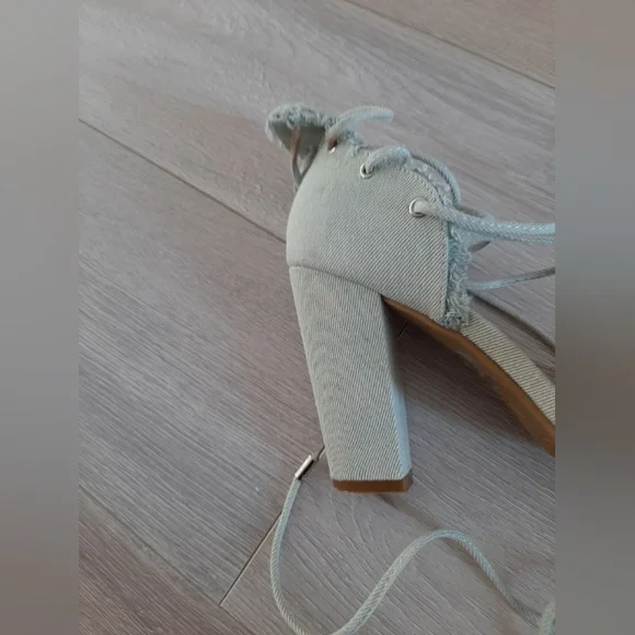 Sandals - Picture 2 of 4